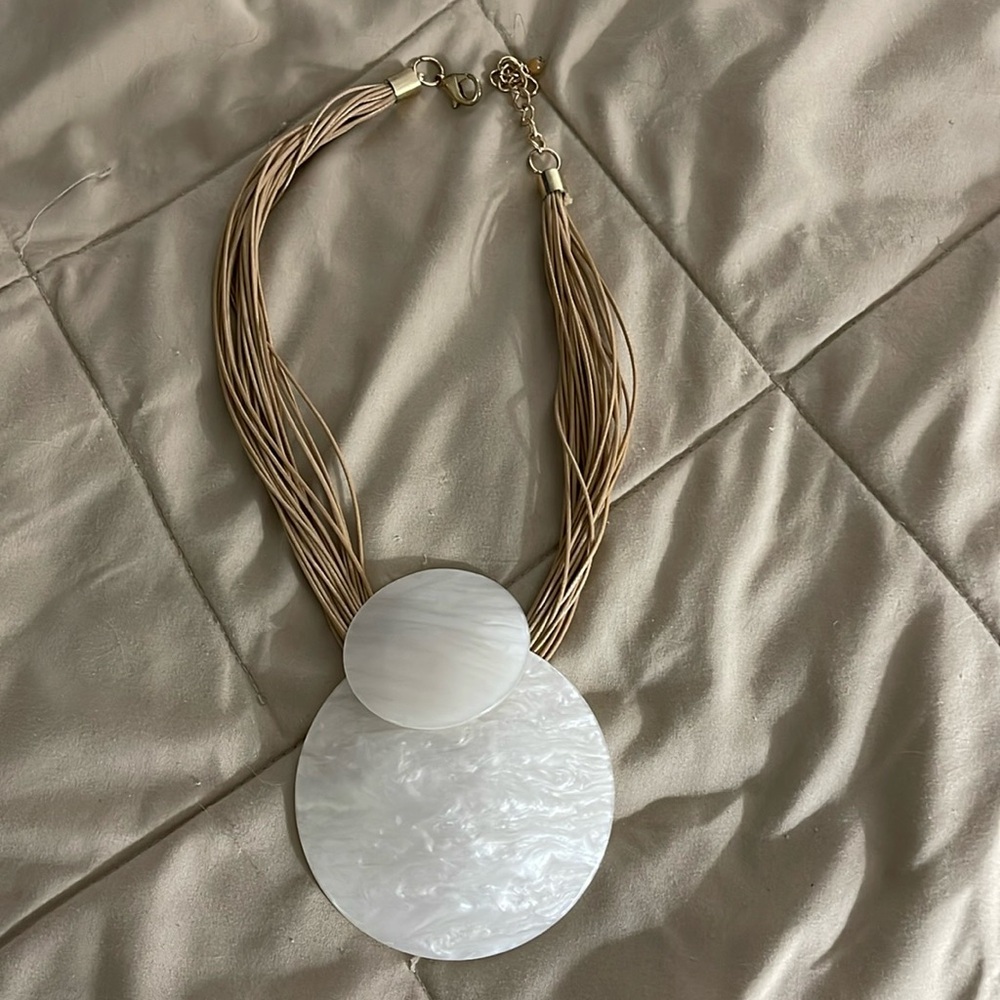 Women’s large shell summer Necklace